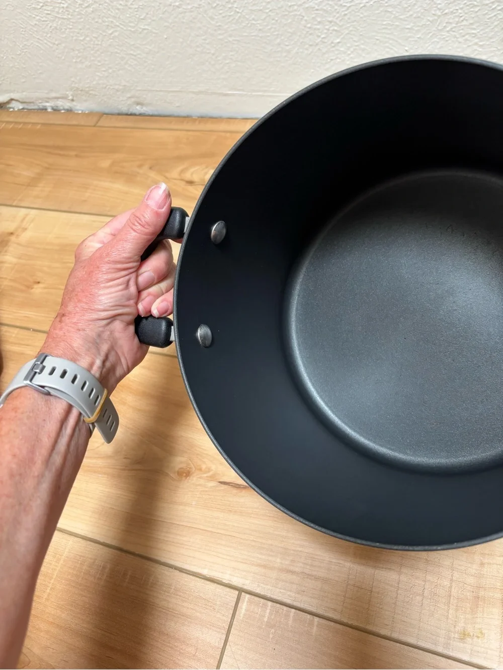 The Pampered Chef Nonstick Stockpot with Glass Lid - Black